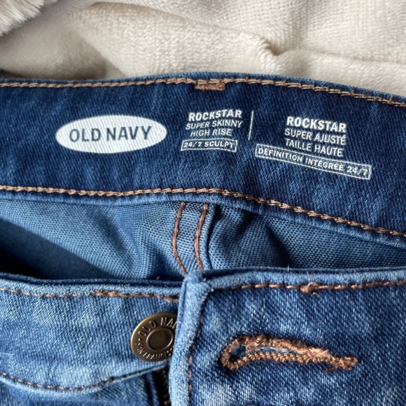 Old Navy Rockstar Super Skinny Jeans - Picture 2 of 8